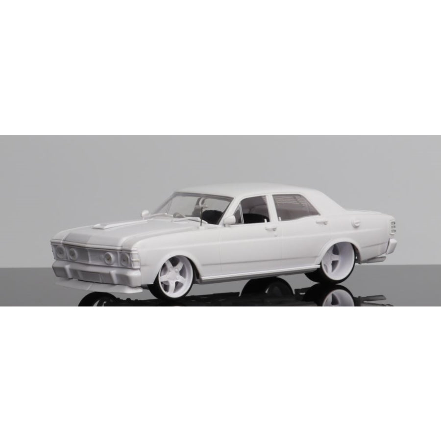 DDA 1:24 Plastic Kit Custom Slammed XW GTHO Ford