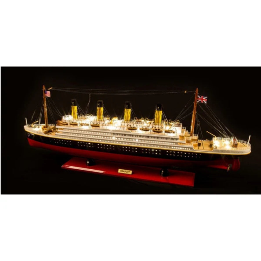 Trumpeter 03719 1/200 Titanic with LED Light Set Plastic Model Kit