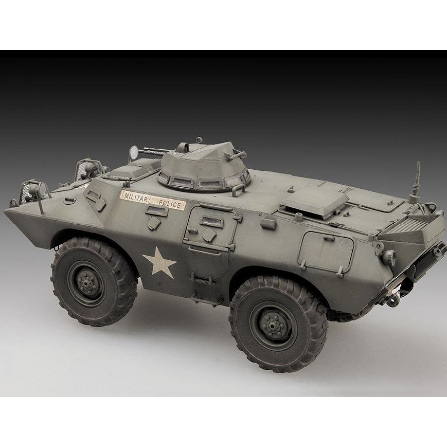 Trumpeter 1/72 M706 Commando Armored Car in Vietnam Plastic Model Kit