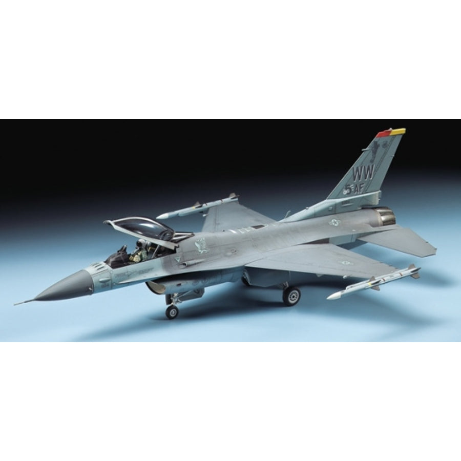 Tamiya 60786 1/72 Lockheed Martin F16 Fighting Falcon